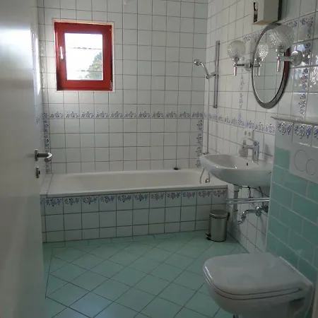 Ferienhaus Haubentaucher بيت للعطل *